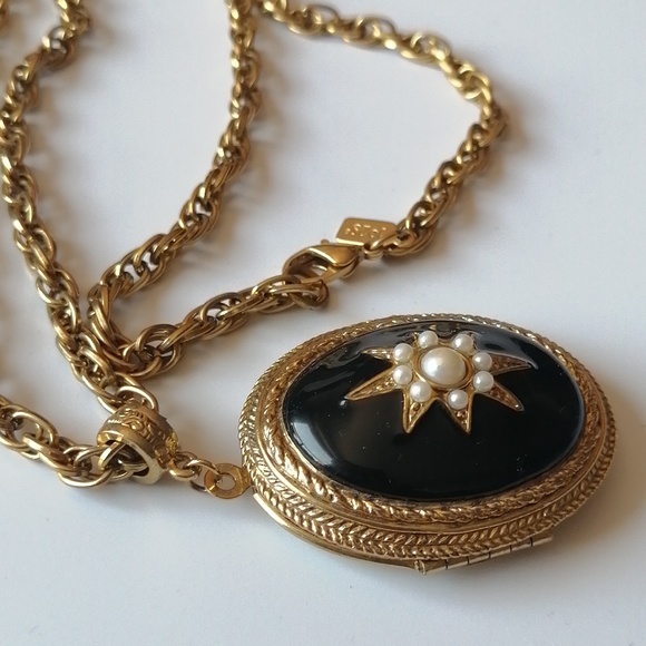 Vintage Necklace Faux Seed Pearls Black Enamel Goldtone Pendant Mourning Locket - Picture 5 of 9